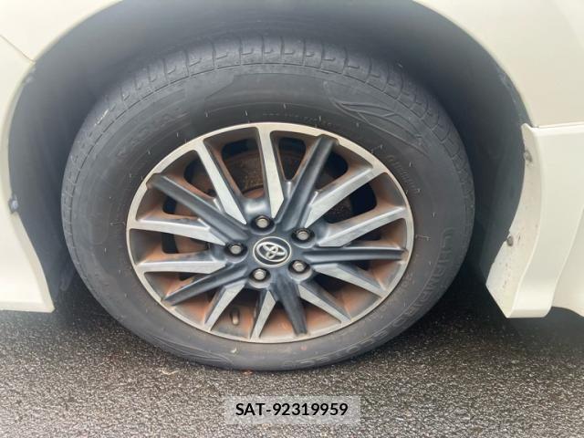 Toyota VOXY 2015-02 8851042-6