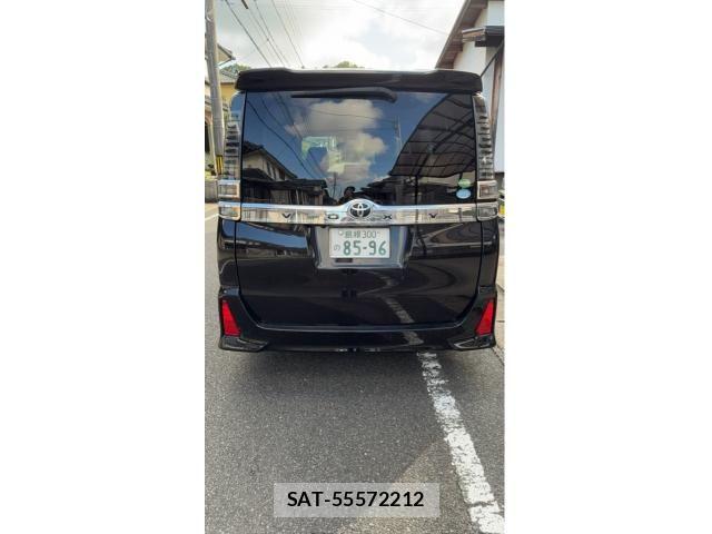 Toyota VOXY 2017-10 8851041-1