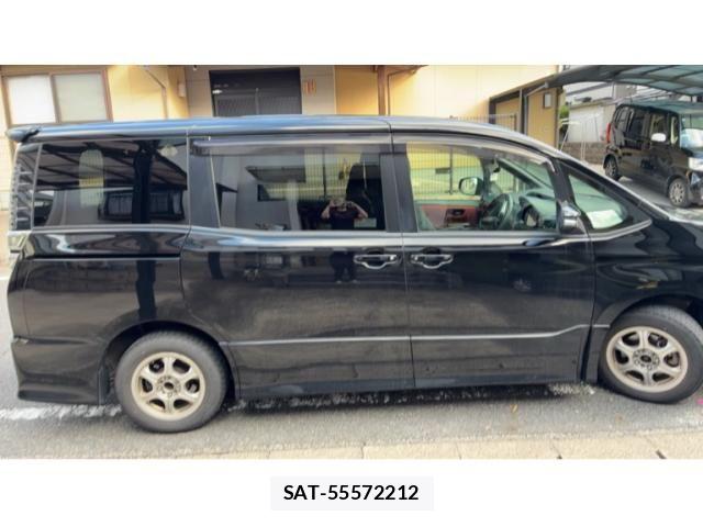 Toyota VOXY 2017-10 8851041-2