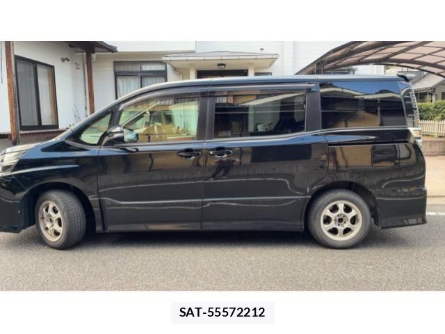 Toyota VOXY 2017-10 8851041-3