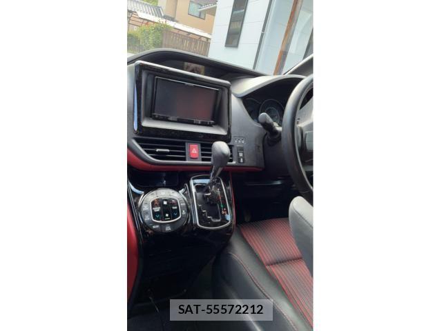 Toyota VOXY 2017-10 8851041-5