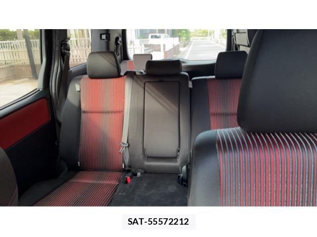 Toyota VOXY 2017-10 8851041-6
