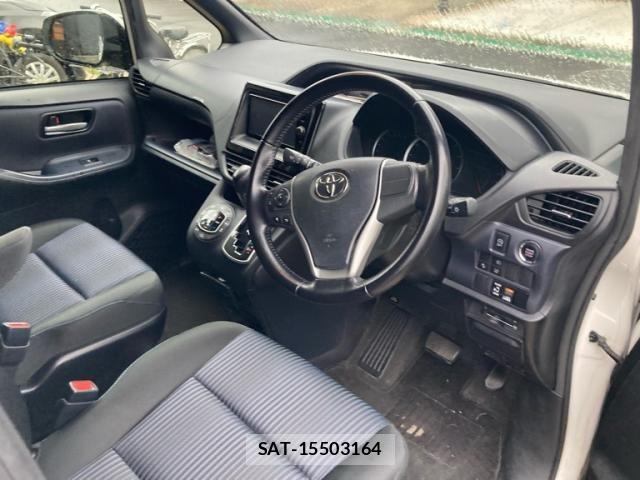 Toyota VOXY 2016-09 8851039-9