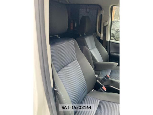 Toyota VOXY 2016-09 8851039-10