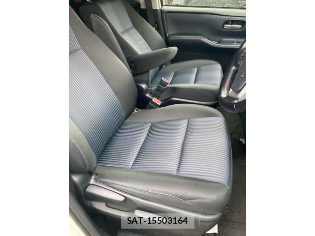 Toyota VOXY 2016-09 8851039-11