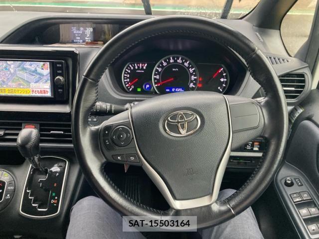 Toyota VOXY 2016-09 8851039-14