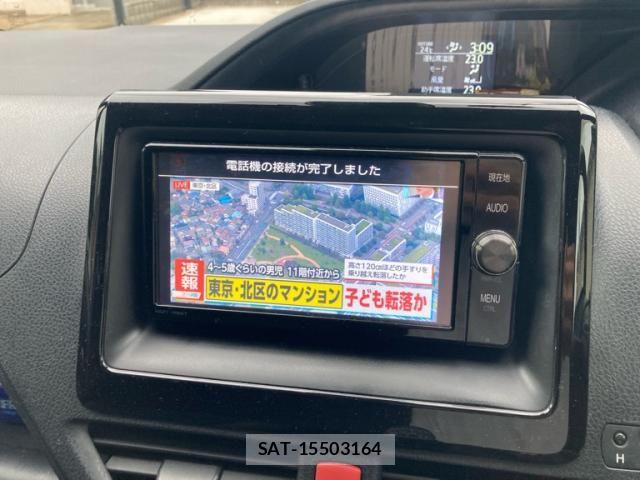 Toyota VOXY 2016-09 8851039-16