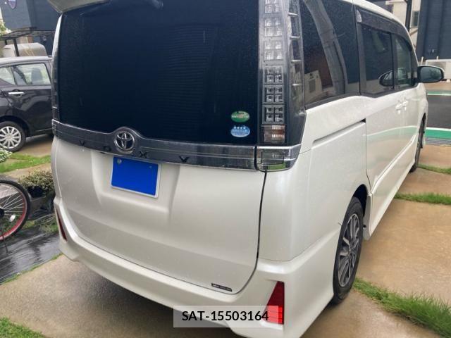 Toyota VOXY 2016-09 8851039-4