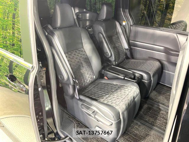 Toyota VOXY 2024-08 8851027-10