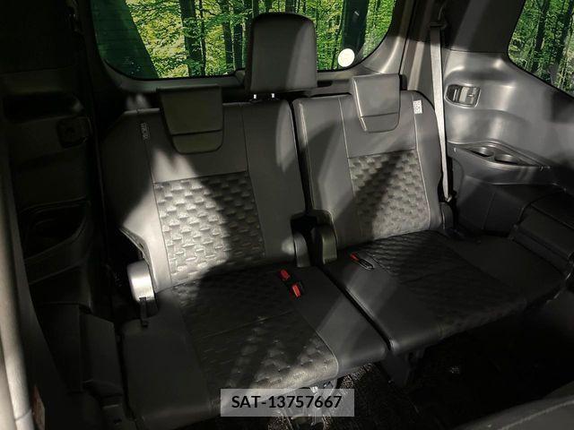Toyota VOXY 2024-08 8851027-11