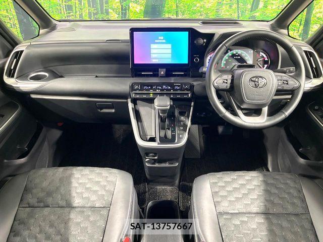 Toyota VOXY 2024-08 8851027-1