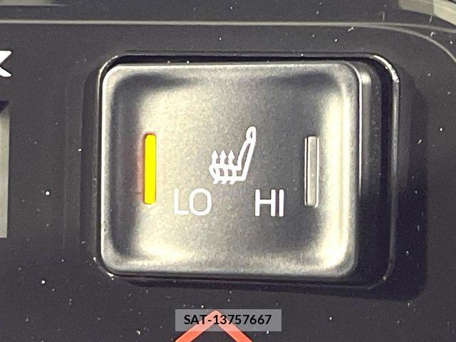 Toyota VOXY 2024-08 8851027-5