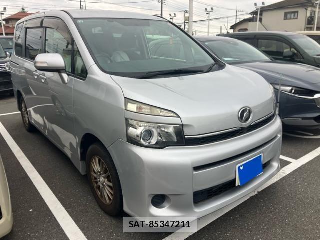 Toyota VOXY 2013-10 8851051-0