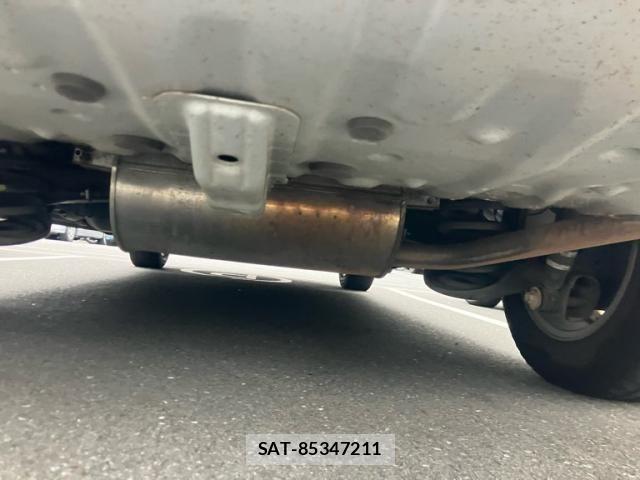 Toyota VOXY 2013-10 8851051-11