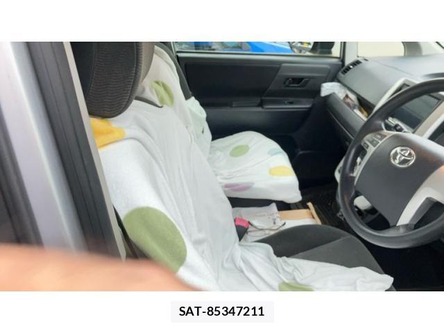Toyota VOXY 2013-10 8851051-12