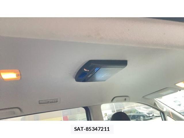 Toyota VOXY 2013-10 8851051-14