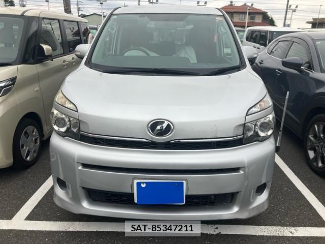 Toyota VOXY 2013-10 8851051-1