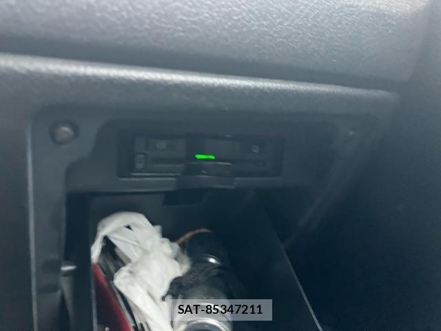 Toyota VOXY 2013-10 8851051-19