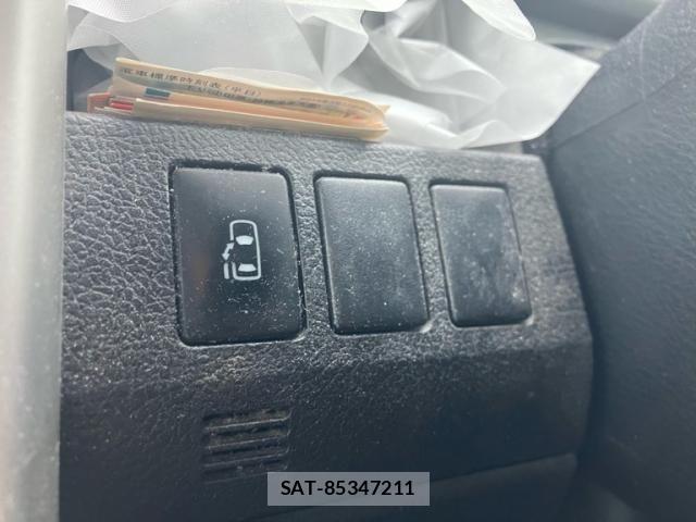 Toyota VOXY 2013-10 8851051-20