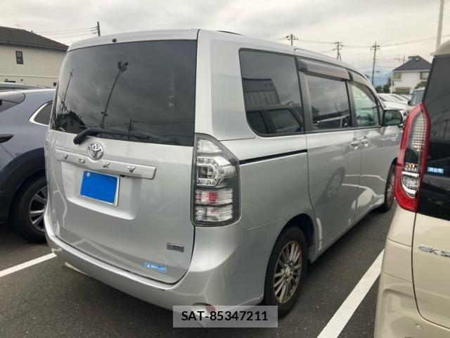 Toyota VOXY 2013-10 8851051-4