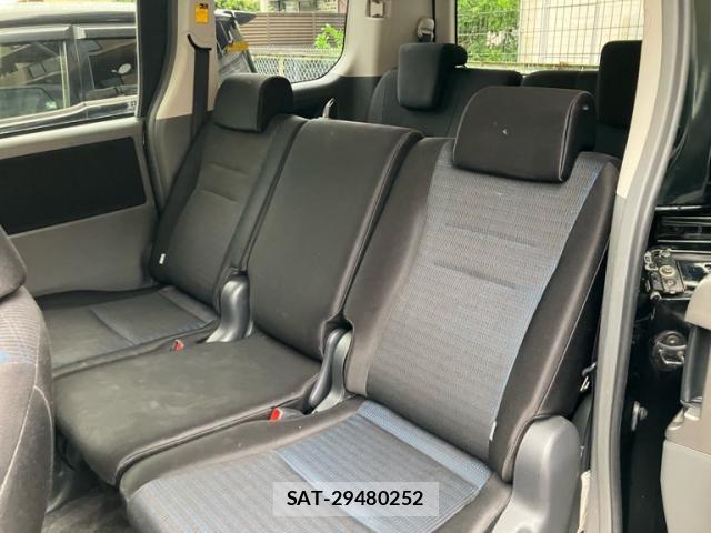 Toyota VOXY 2007-11 8851054-11