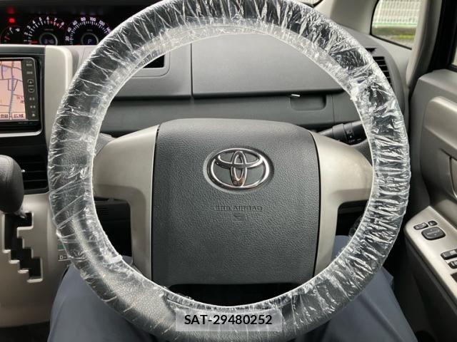 Toyota VOXY 2007-11 8851054-13
