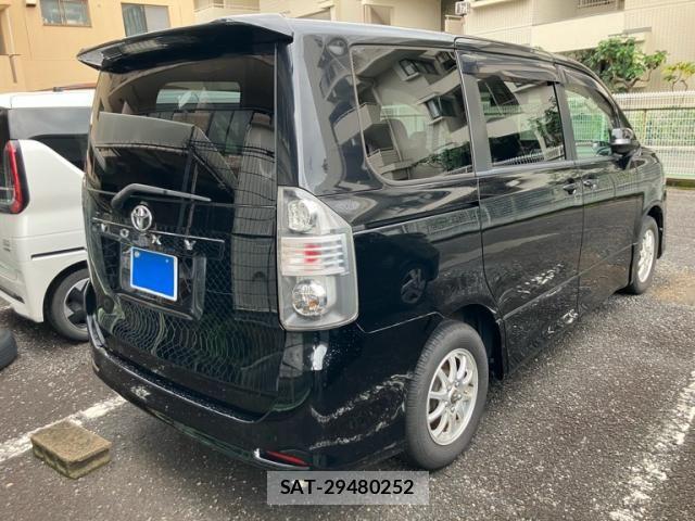 Toyota VOXY 2007-11 8851054-2