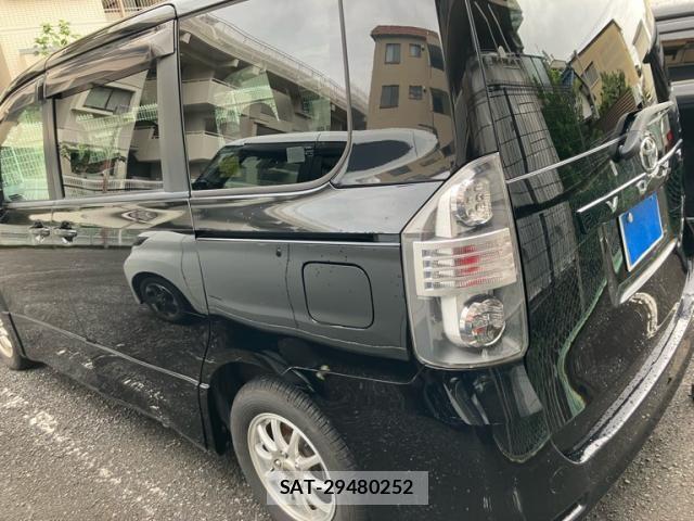 Toyota VOXY 2007-11 8851054-3