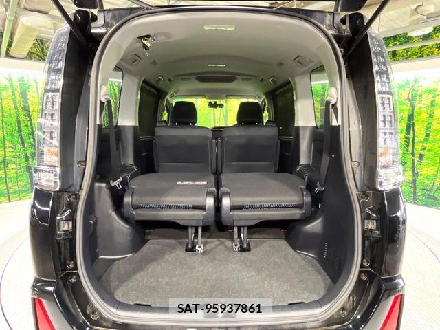 Toyota VOXY 2015-12 8851034-9