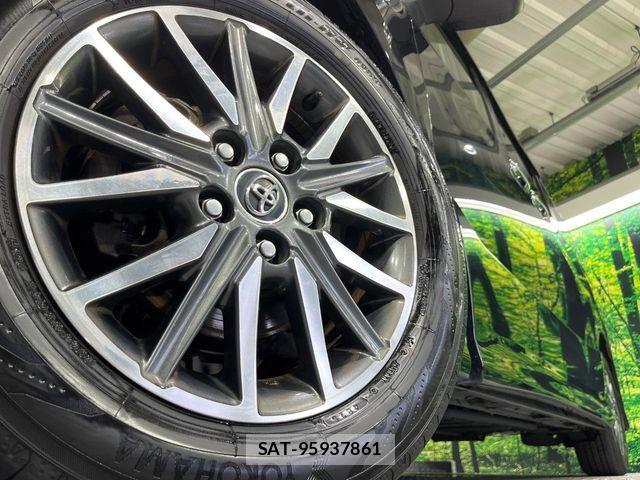 Toyota VOXY 2015-12 8851034-12