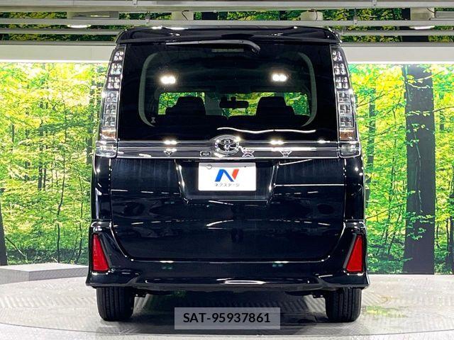 Toyota VOXY 2015-12 8851034-14