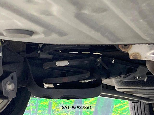 Toyota VOXY 2015-12 8851034-19