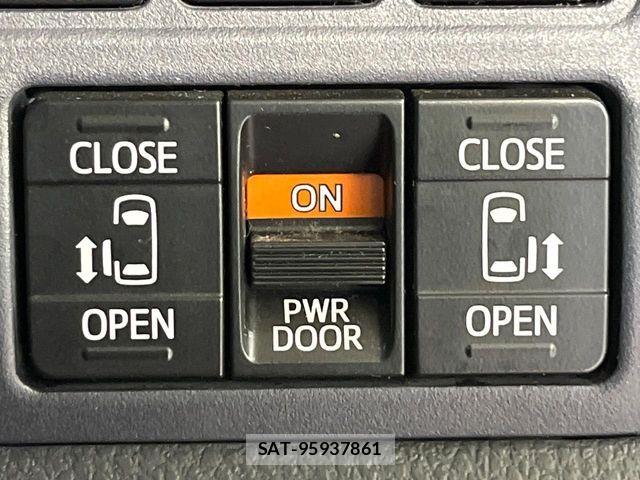 Toyota VOXY 2015-12 8851034-3