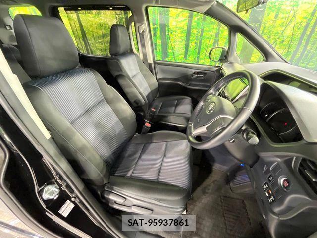 Toyota VOXY 2015-12 8851034-7