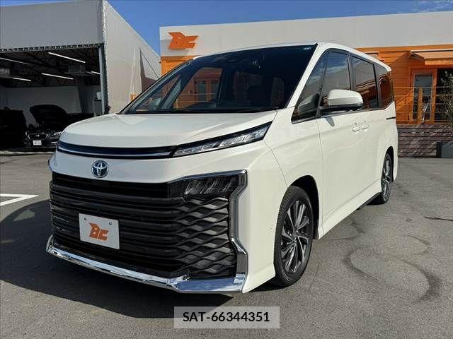 Toyota VOXY 2024-02 8851022-9