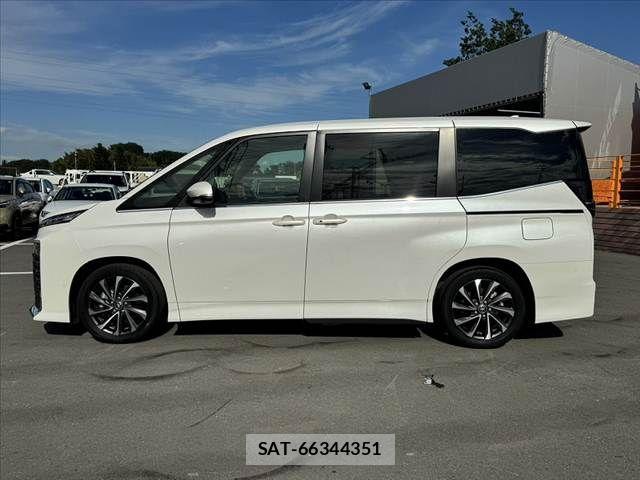 Toyota VOXY 2024-02 8851022-10