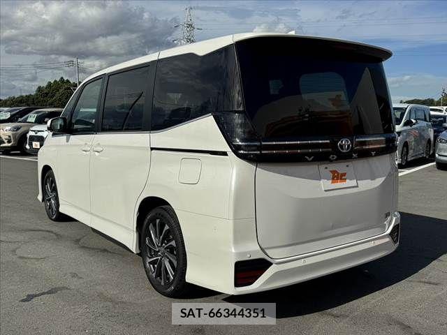 Toyota VOXY 2024-02 8851022-12