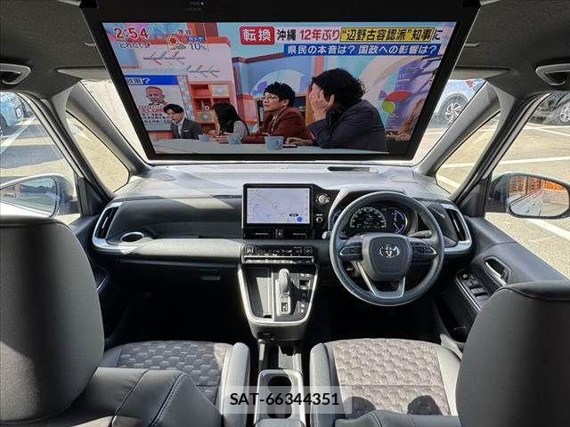 Toyota VOXY 2024-02 8851022-1
