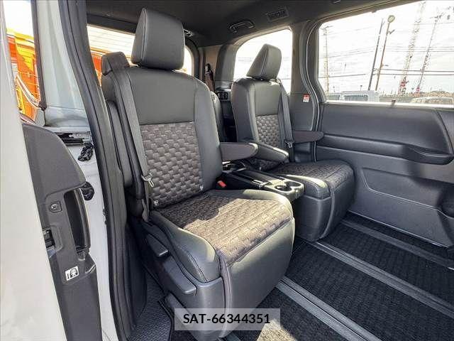 Toyota VOXY 2024-02 8851022-19