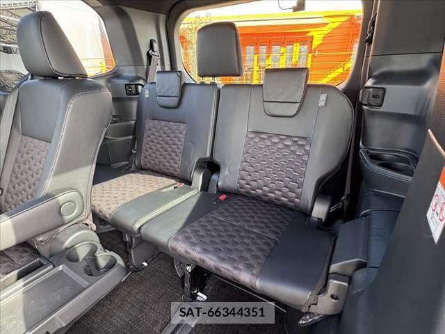 Toyota VOXY 2024-02 8851022-21