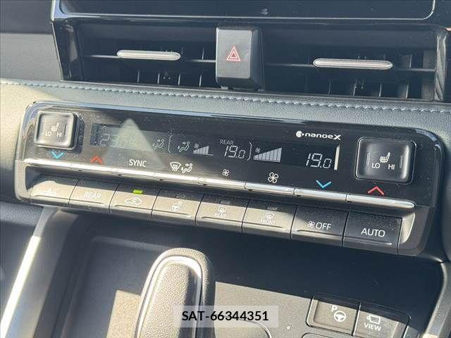 Toyota VOXY 2024-02 8851022-3