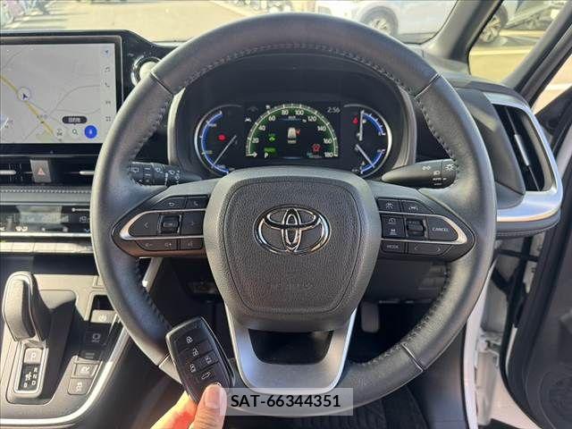 Toyota VOXY 2024-02 8851022-6