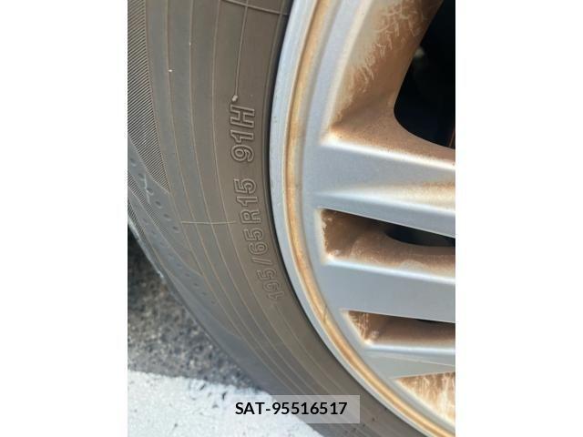 Toyota VOXY 2015-03 8851044-9