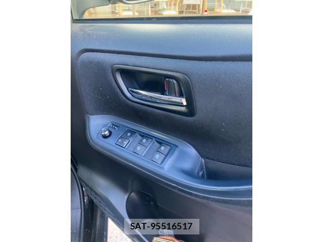 Toyota VOXY 2015-03 8851044-16