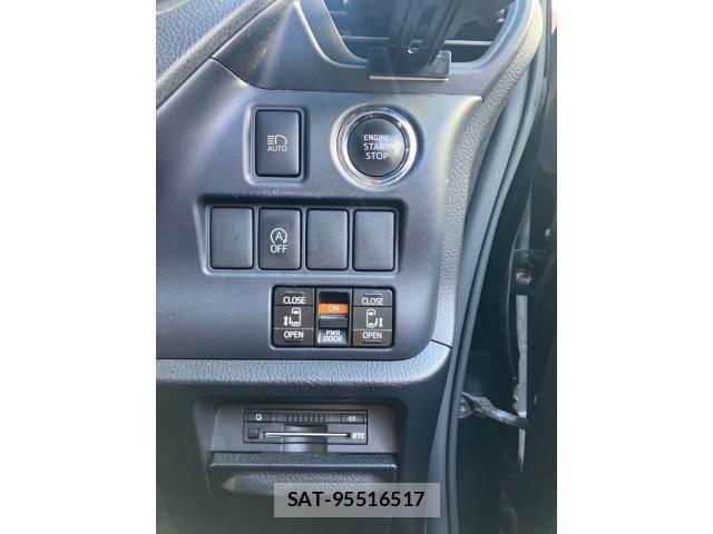 Toyota VOXY 2015-03 8851044-17