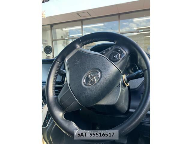 Toyota VOXY 2015-03 8851044-19