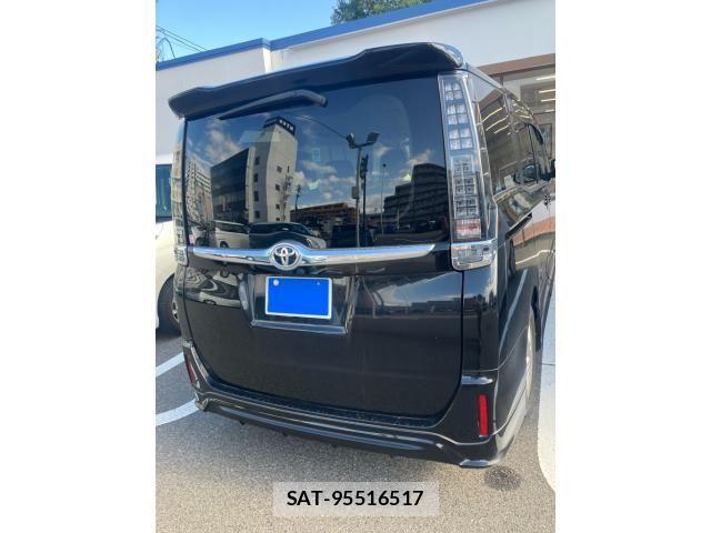 Toyota VOXY 2015-03 8851044-2