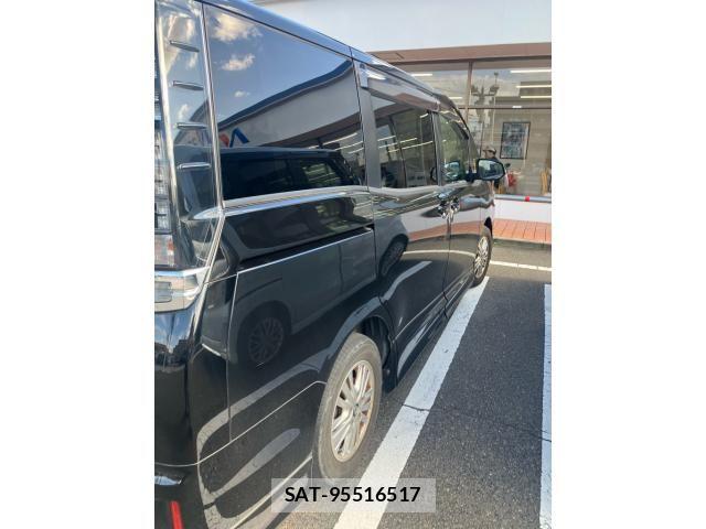 Toyota VOXY 2015-03 8851044-5