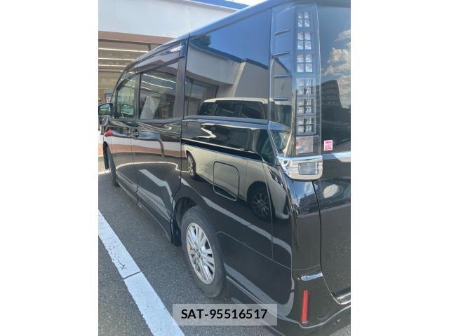 Toyota VOXY 2015-03 8851044-6