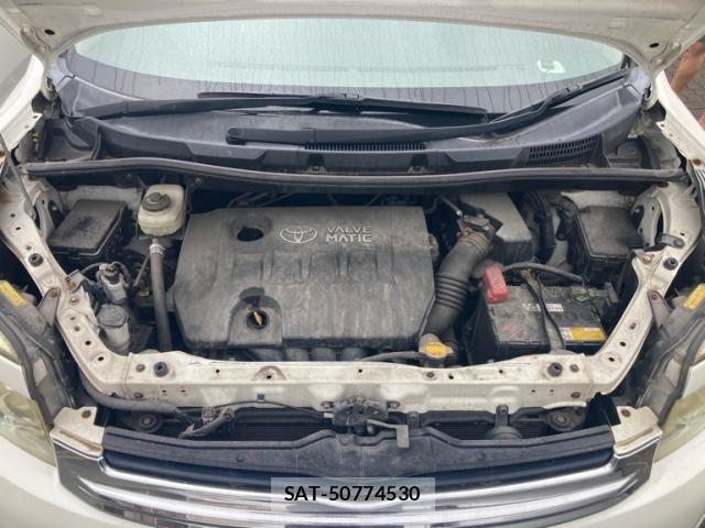 Toyota VOXY 2007-08 8851053-12